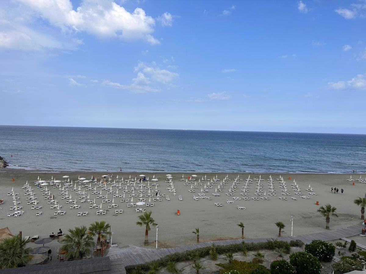 Lazuli Sea View Beachfront Ap 254 Appartement Larnaca Buitenkant foto