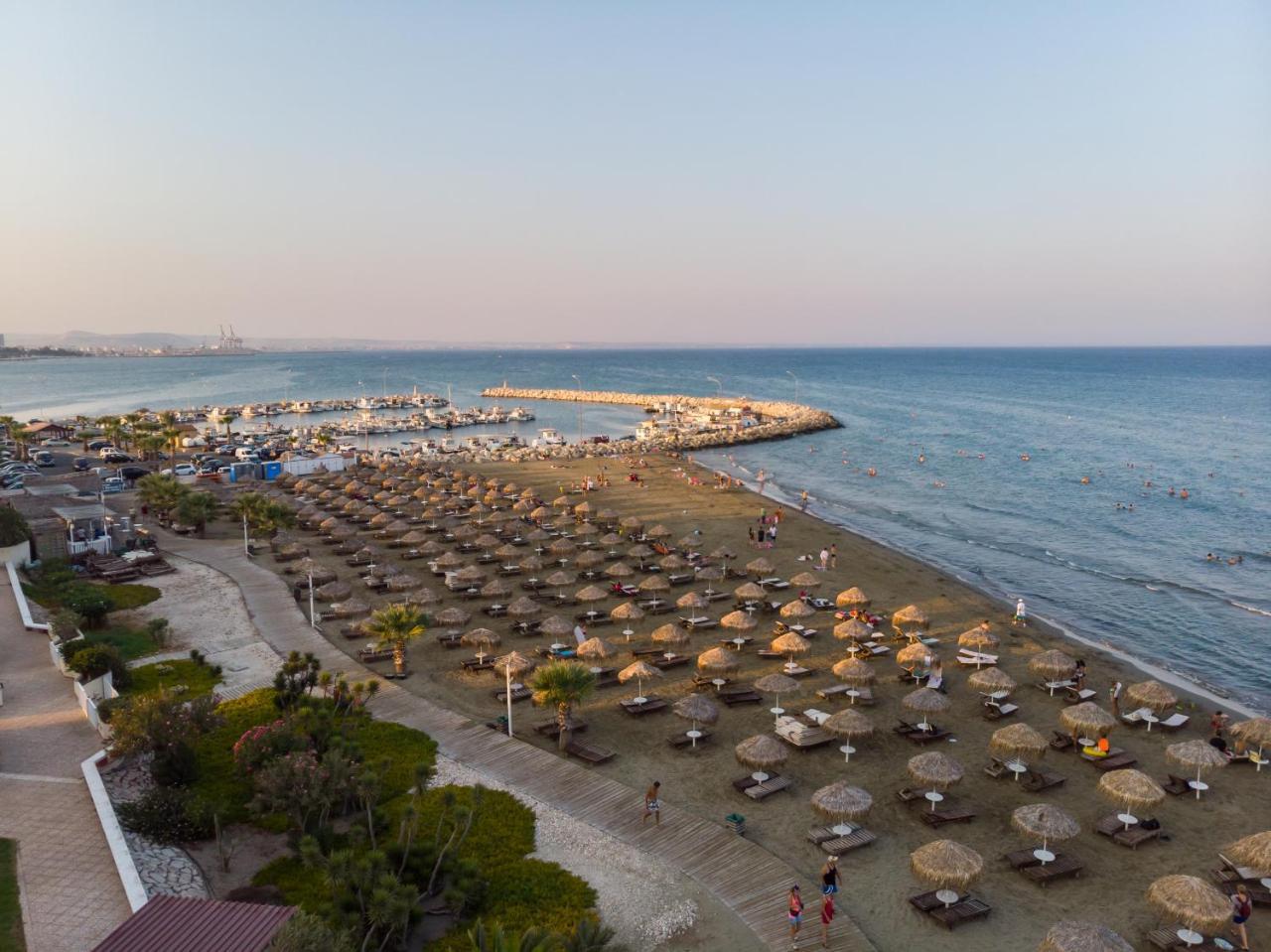 Lazuli Sea View Beachfront Ap 254 Appartement Larnaca Buitenkant foto